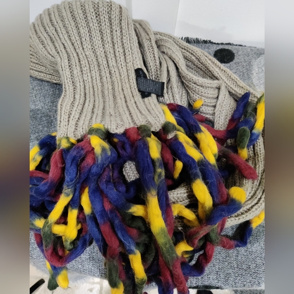 Steve MaddenWomen's Scarf Over-The-Top Rib-Knit Scarf Beige - Picture 8 of 9